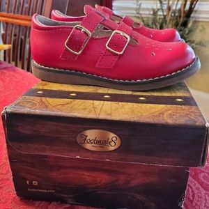 Apple Red Footmates size 6.5 Toddler